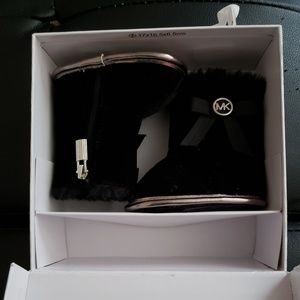 Baby MK boots sz1